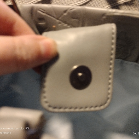 RARE lounge fly alice through the looking glass purse - Picture 5 of 7